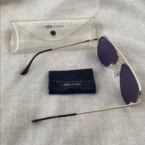QUAY AUSTRALIA x DESI PERKINS HIGH KEY MINI SUNGLASSES - Picture 3 of 6